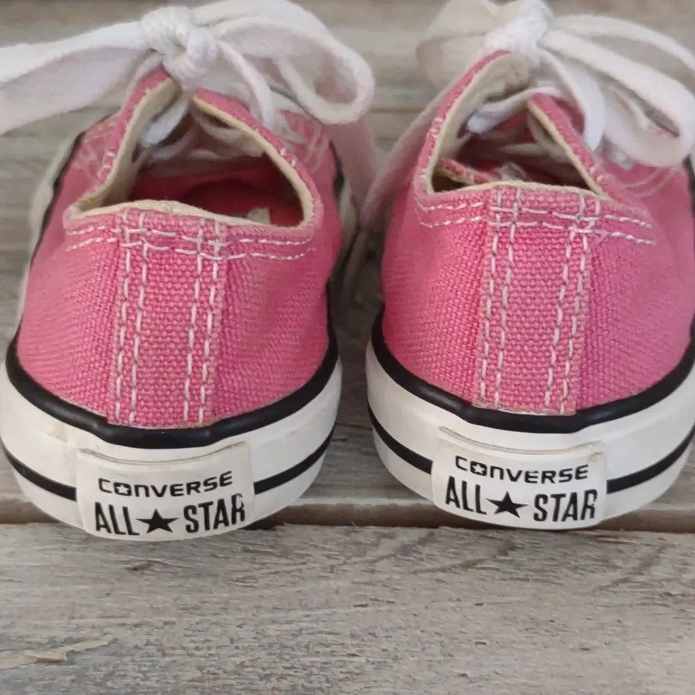 Converse All Star Pink Chuck Taylors Size 5 Low Tops